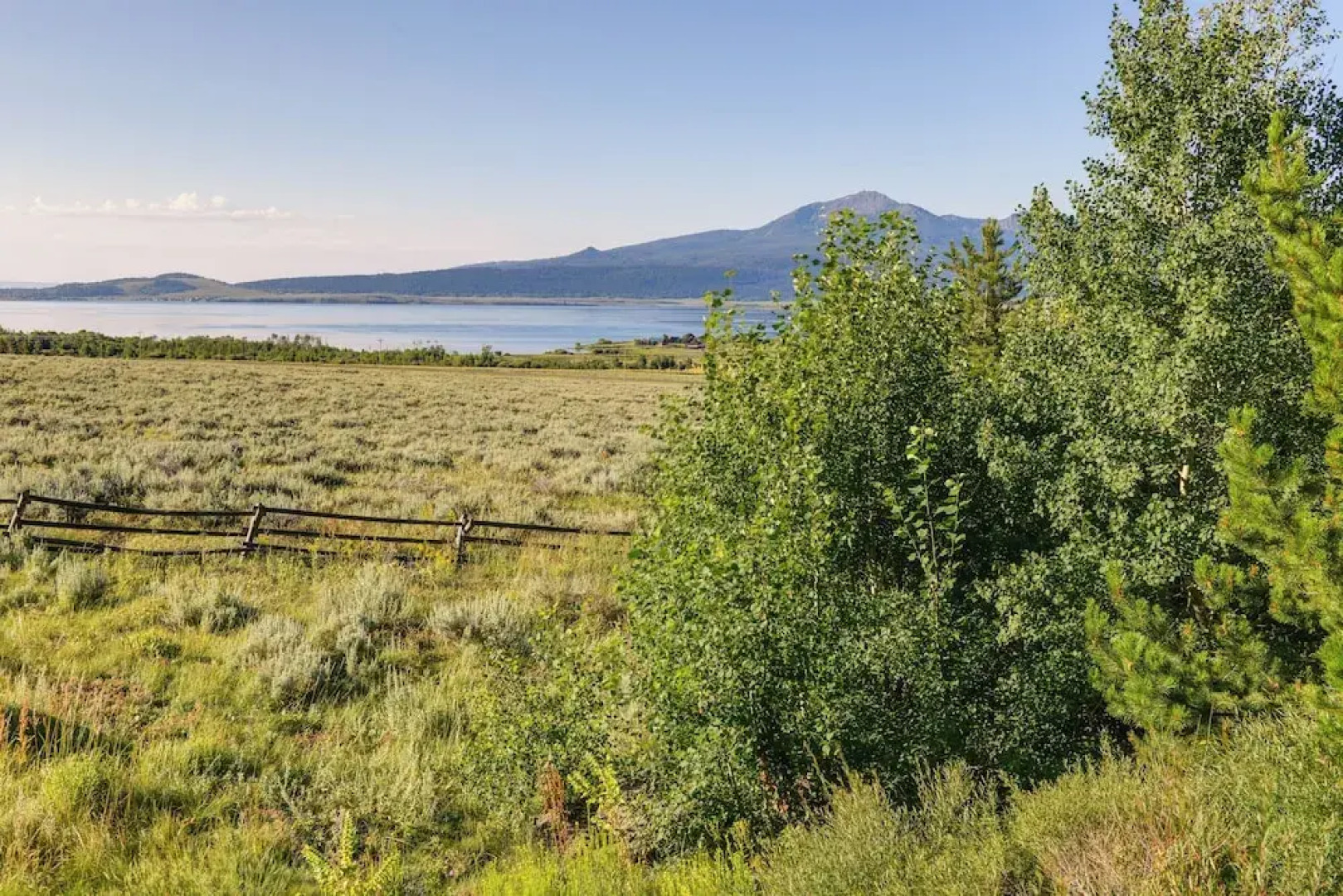 Cozy Island Park Cabin, 20 Mi to Yellowstone!