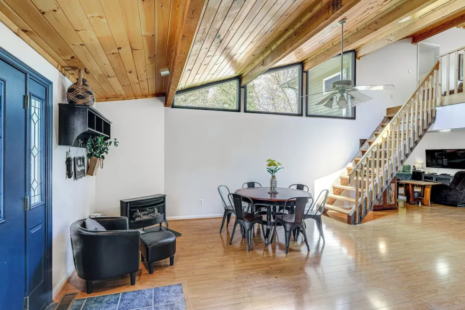 Lake & Pool Access: Spacious Home in Newland