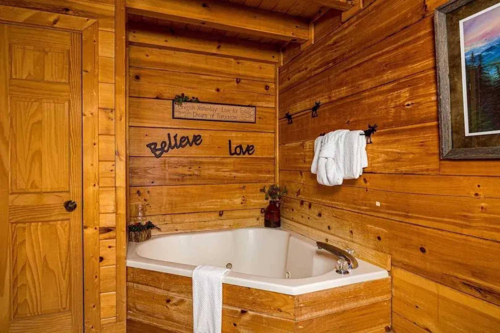MooseBehaving - Two Bedroom Cabin