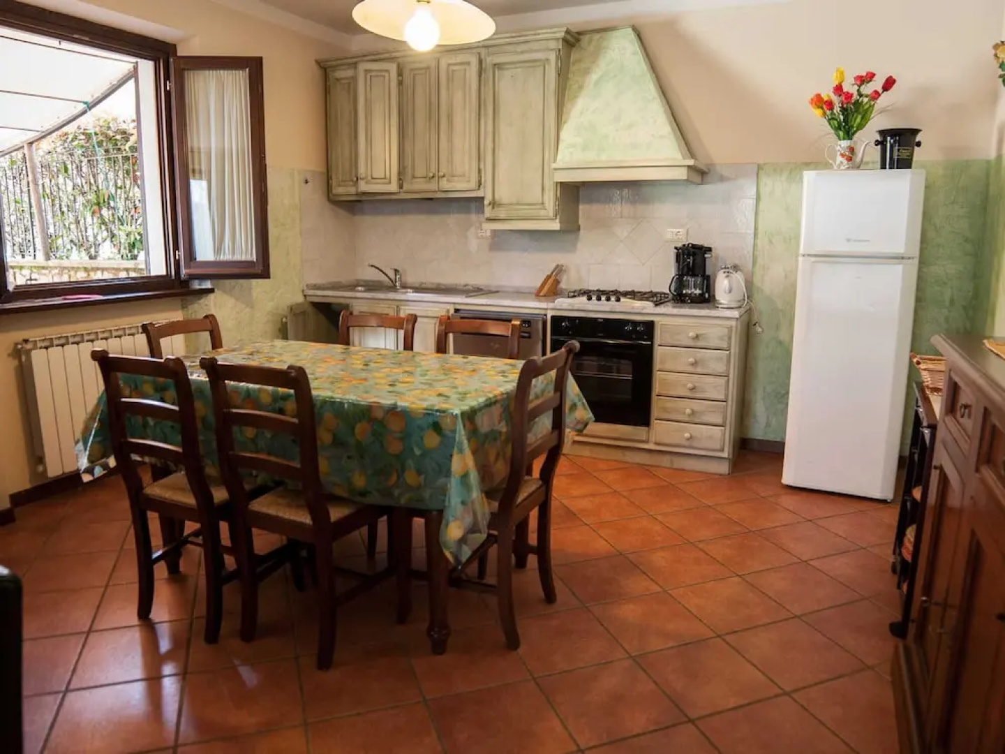 Villa in Lonnano With Pool