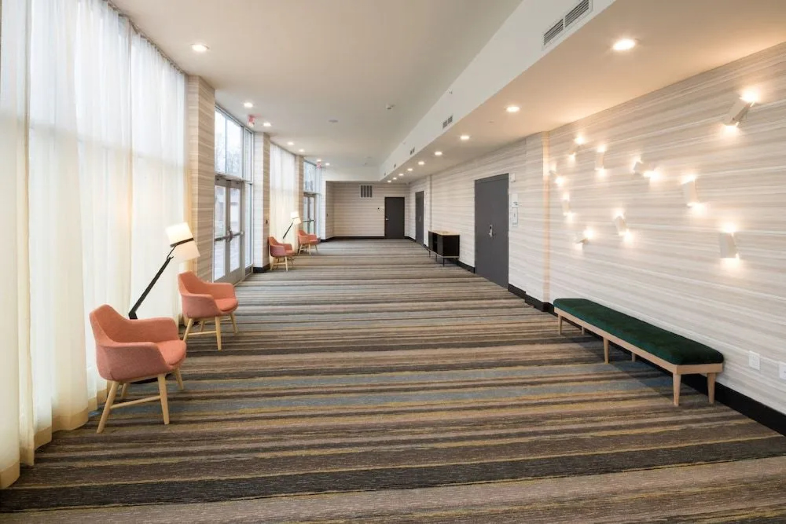 Holiday Inn & Suites Detroit - Troy