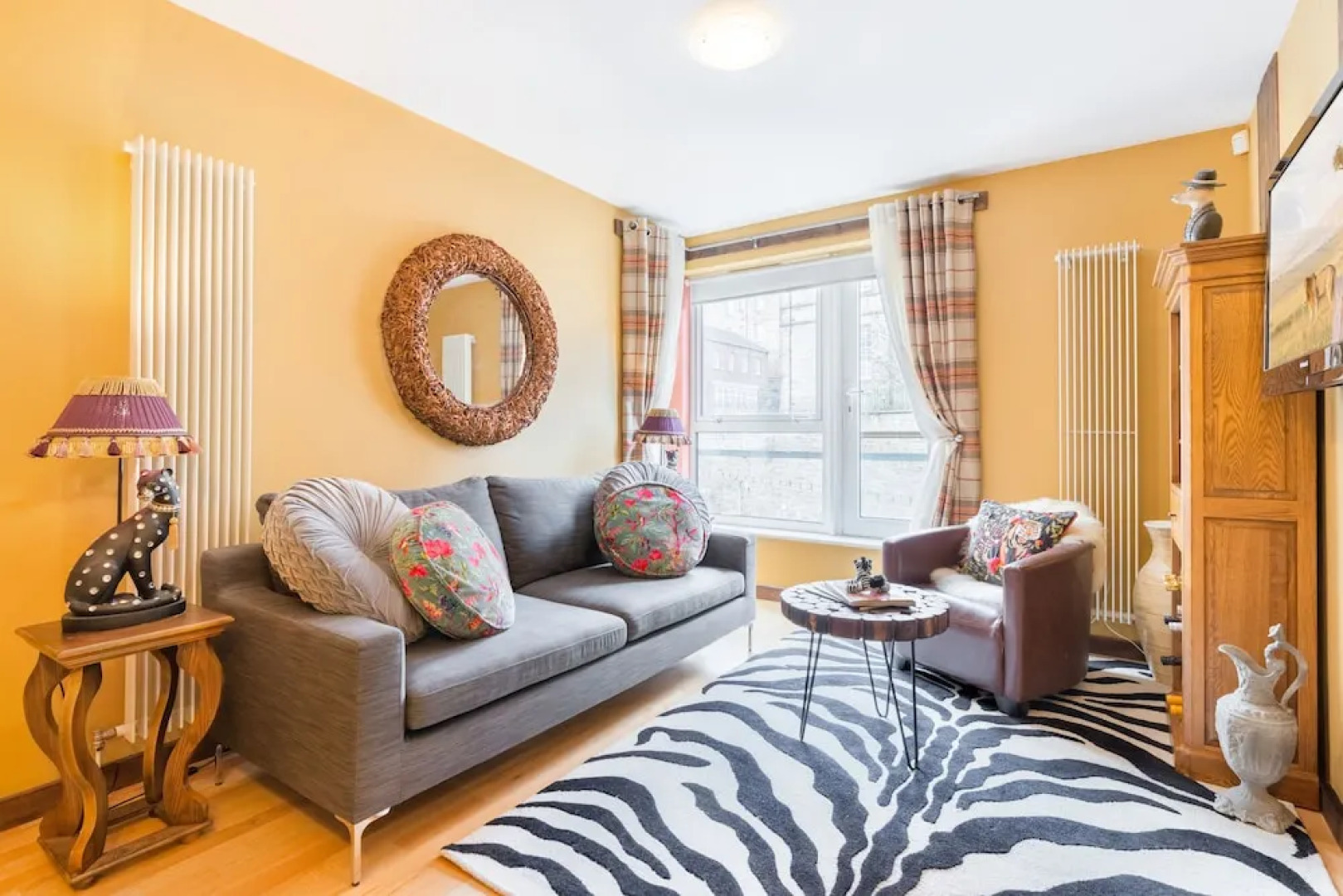 Quirky 1 Bedroom Apartment Next to Holyrood Palace