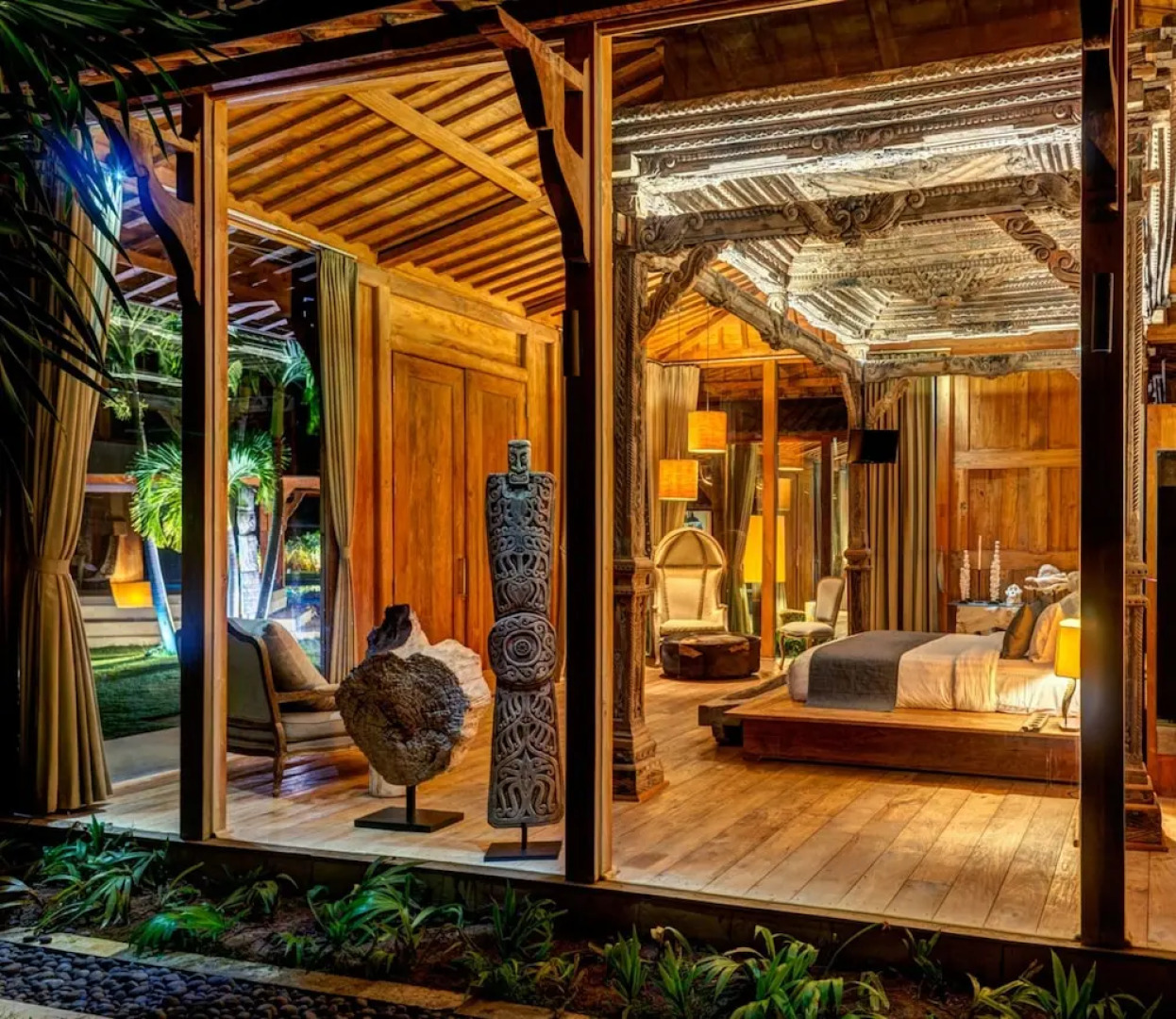 Palatial Wooden Villa, 4br, Lovina