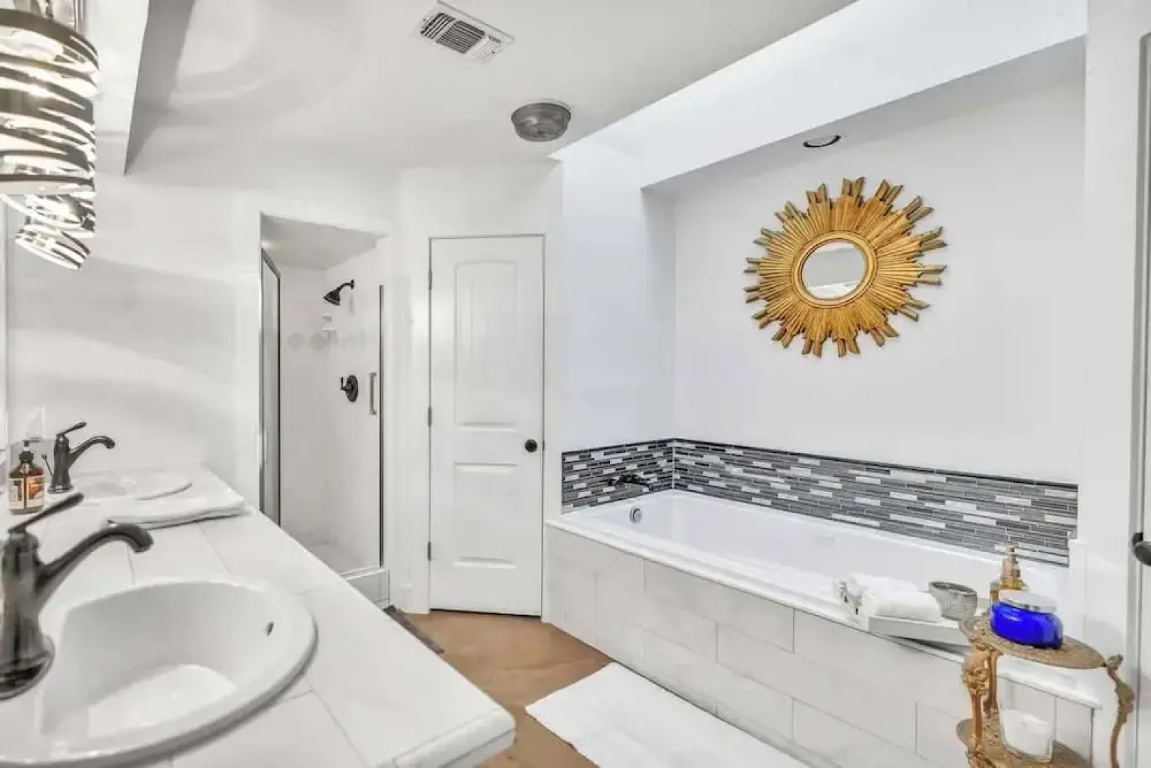 Lakefront Paradise With Firepit