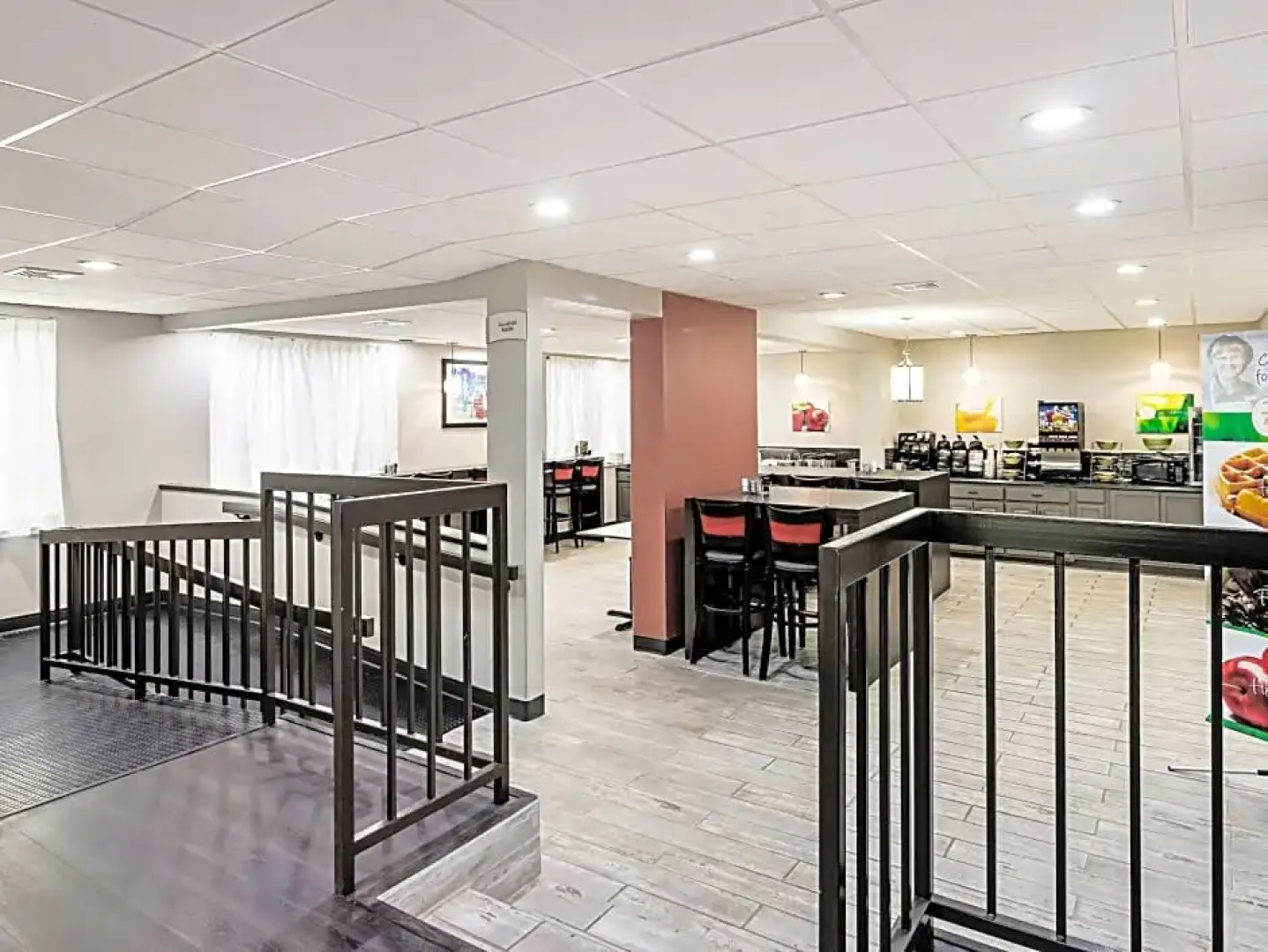 Farragut Inn & Suites