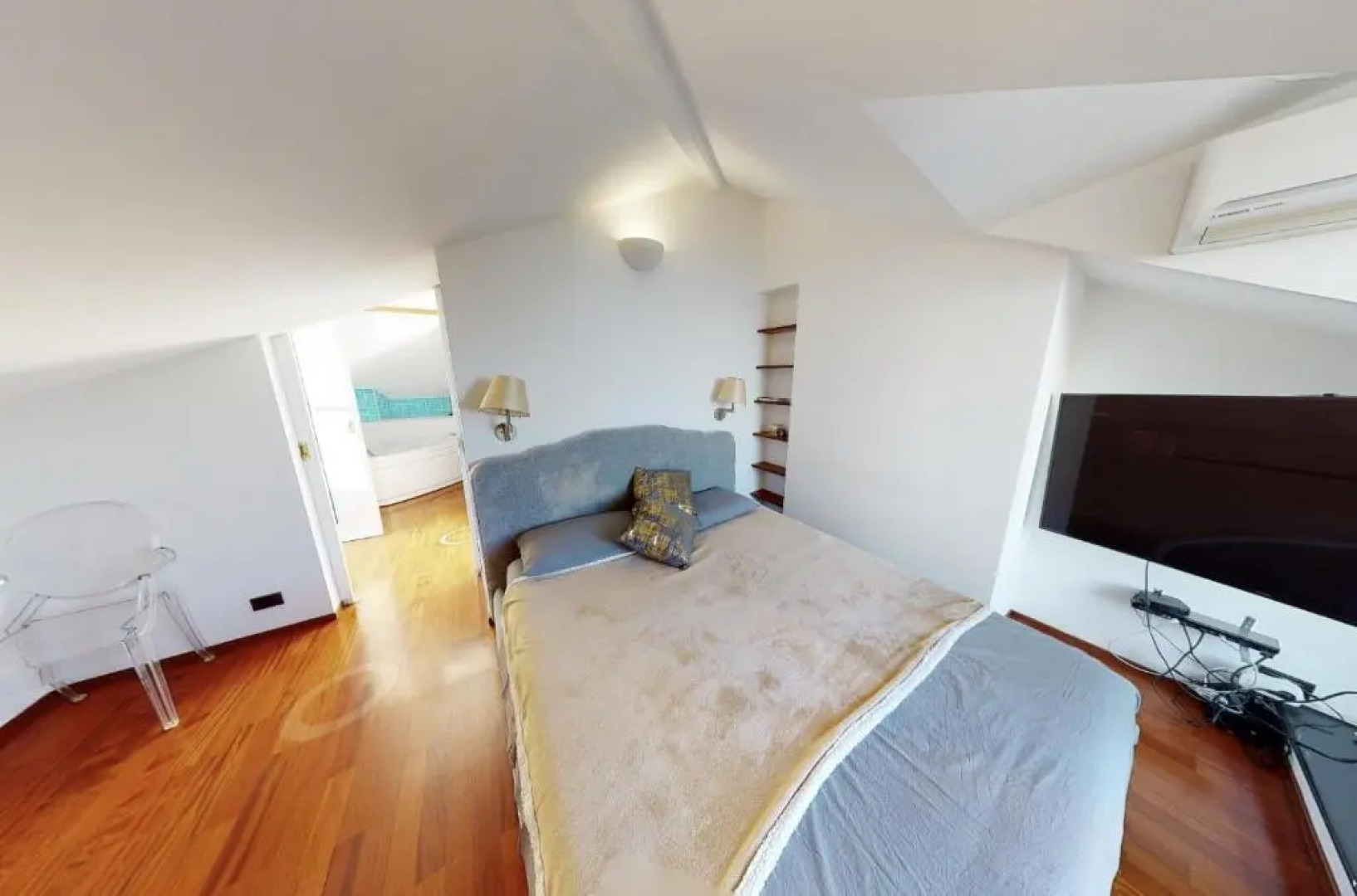 ATTICO SAN FAUSTINO 165 mq più 110 mq di terrazza- IN VILLA 700 ,VISTA MARE STREPITOSA-100 m dalla spiaggia-PARKING ESCLUSIVO-SKY,NETFLIX