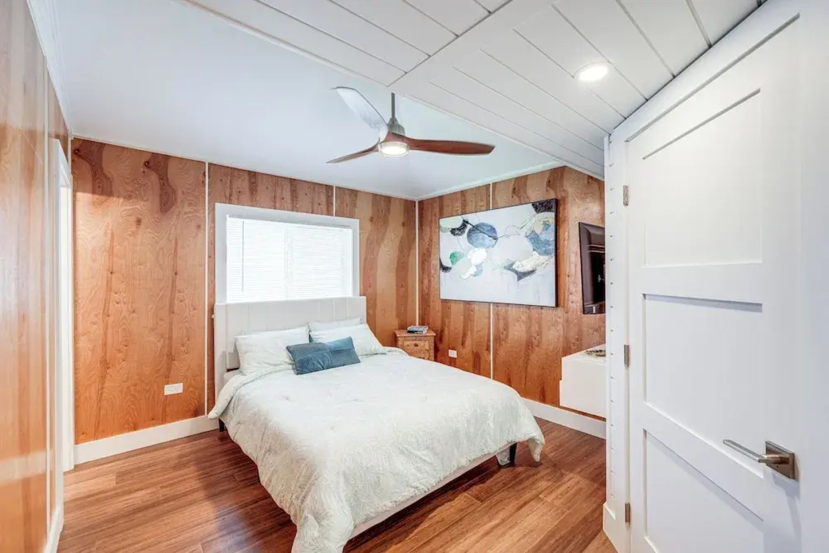 Walk to Harry Harris Beach: Getaway w/ Grill!