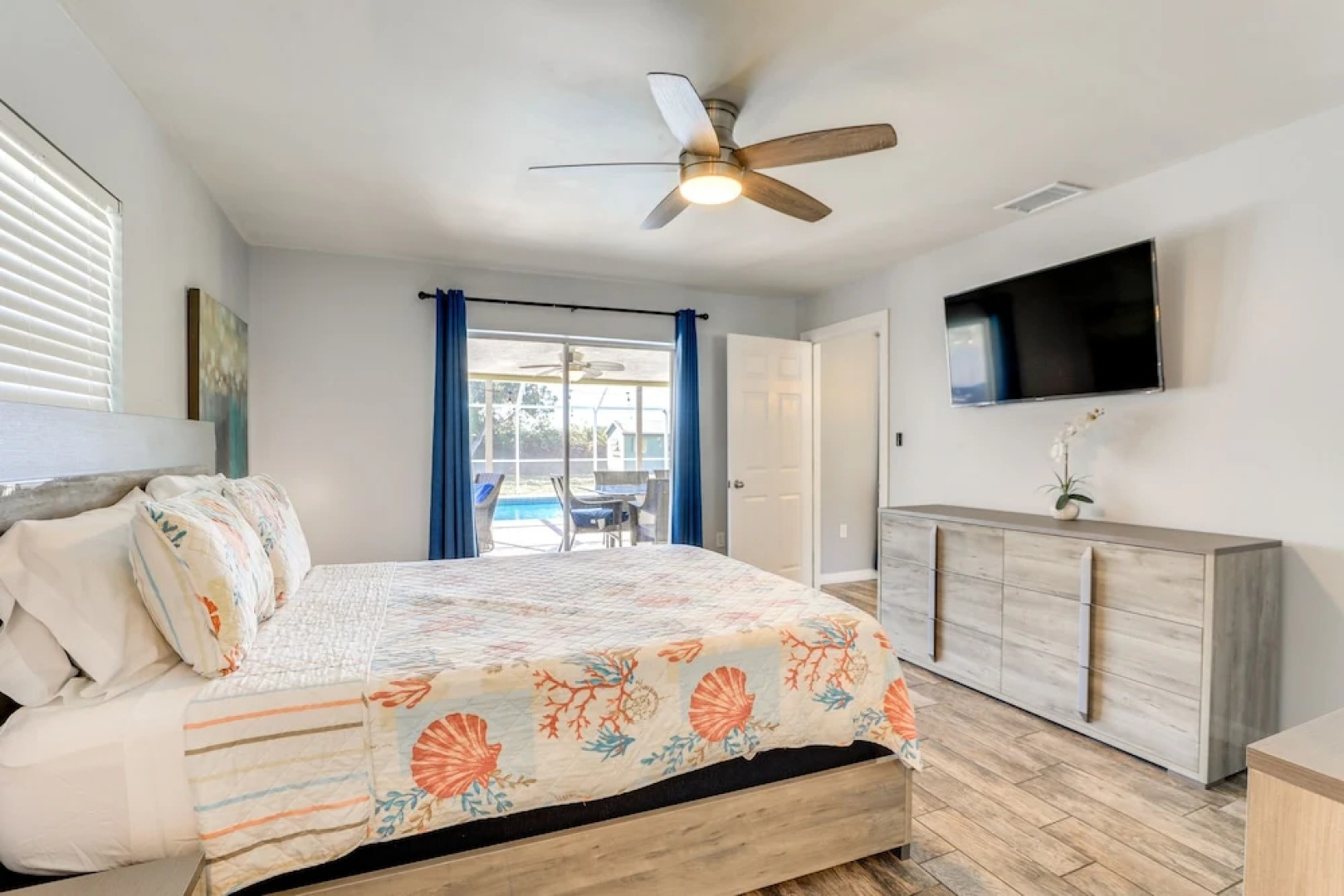 Sarasota Home w/ Heated Pool: 3 Mi to Airport!