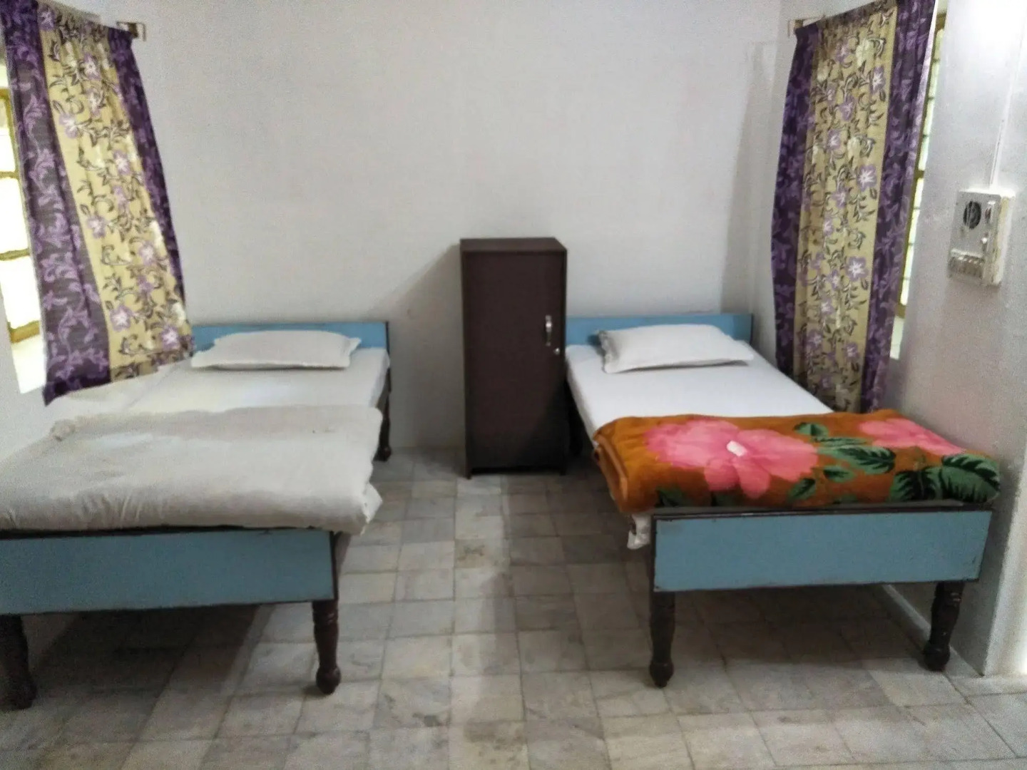 Backpacker Panda - Chand Palace