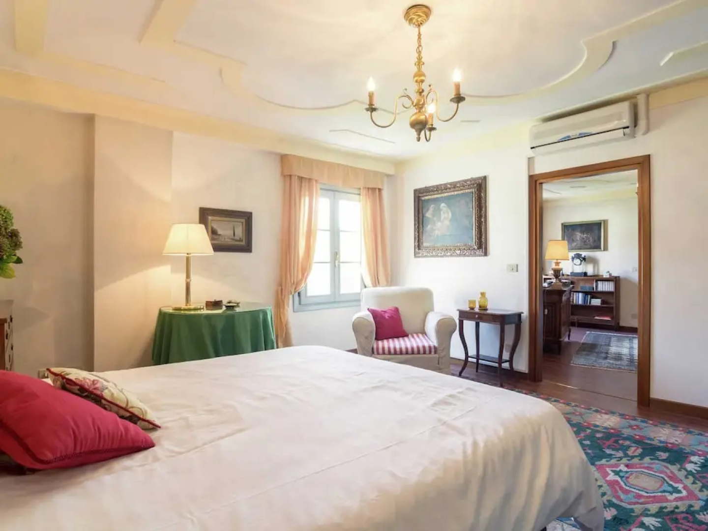 Villa in Venice With Private Pool & Park