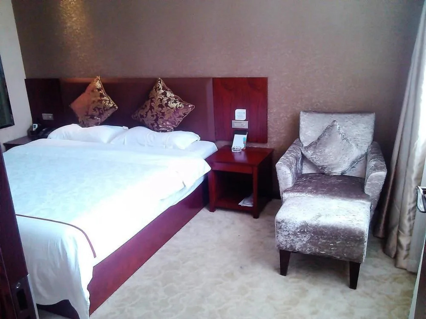 怡莱酒店(阜阳市政府颖淮大道酒店)