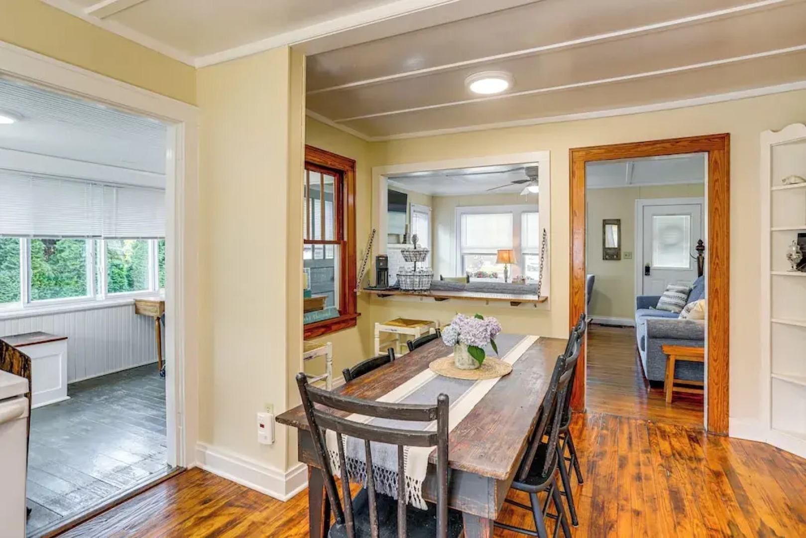 Walk to Private Beach: Lake Erie Retreat w/ Yard!