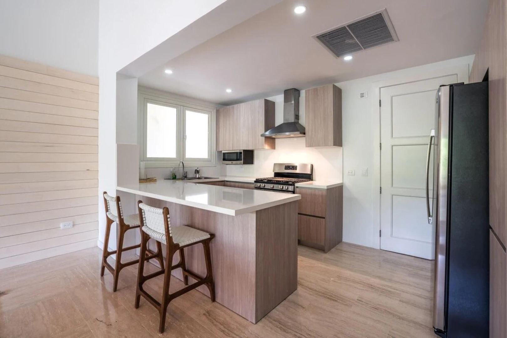 Relaxing El Portillo 2BR Apt