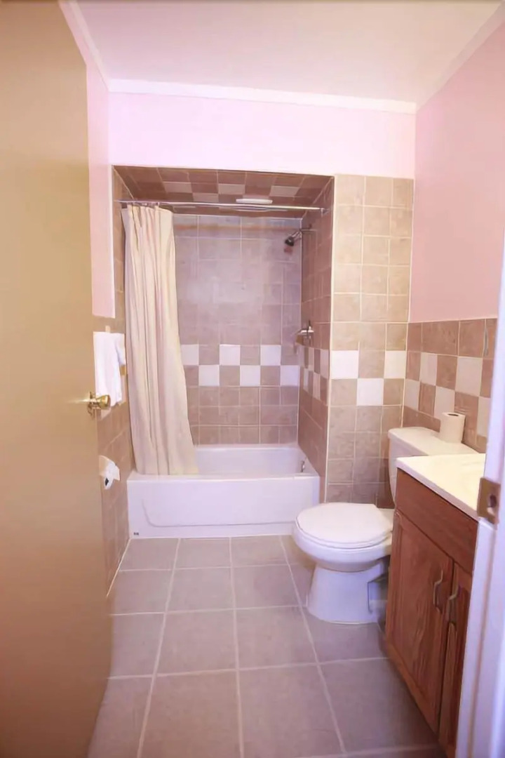 Meadowbrook Motor Lodge