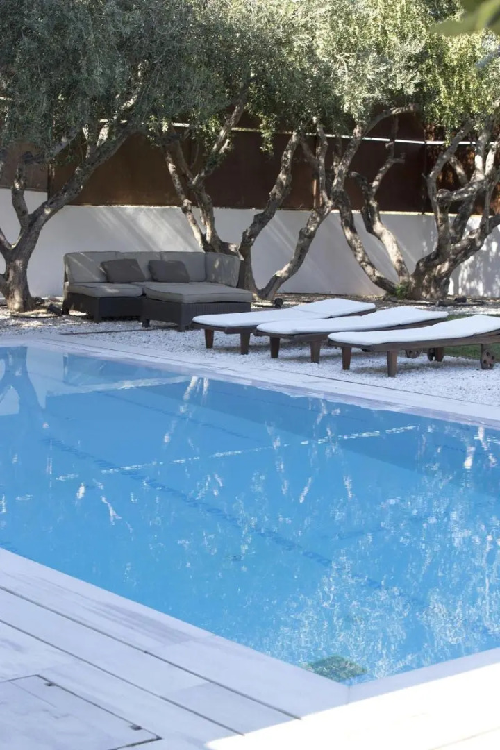 Infinity White Complex