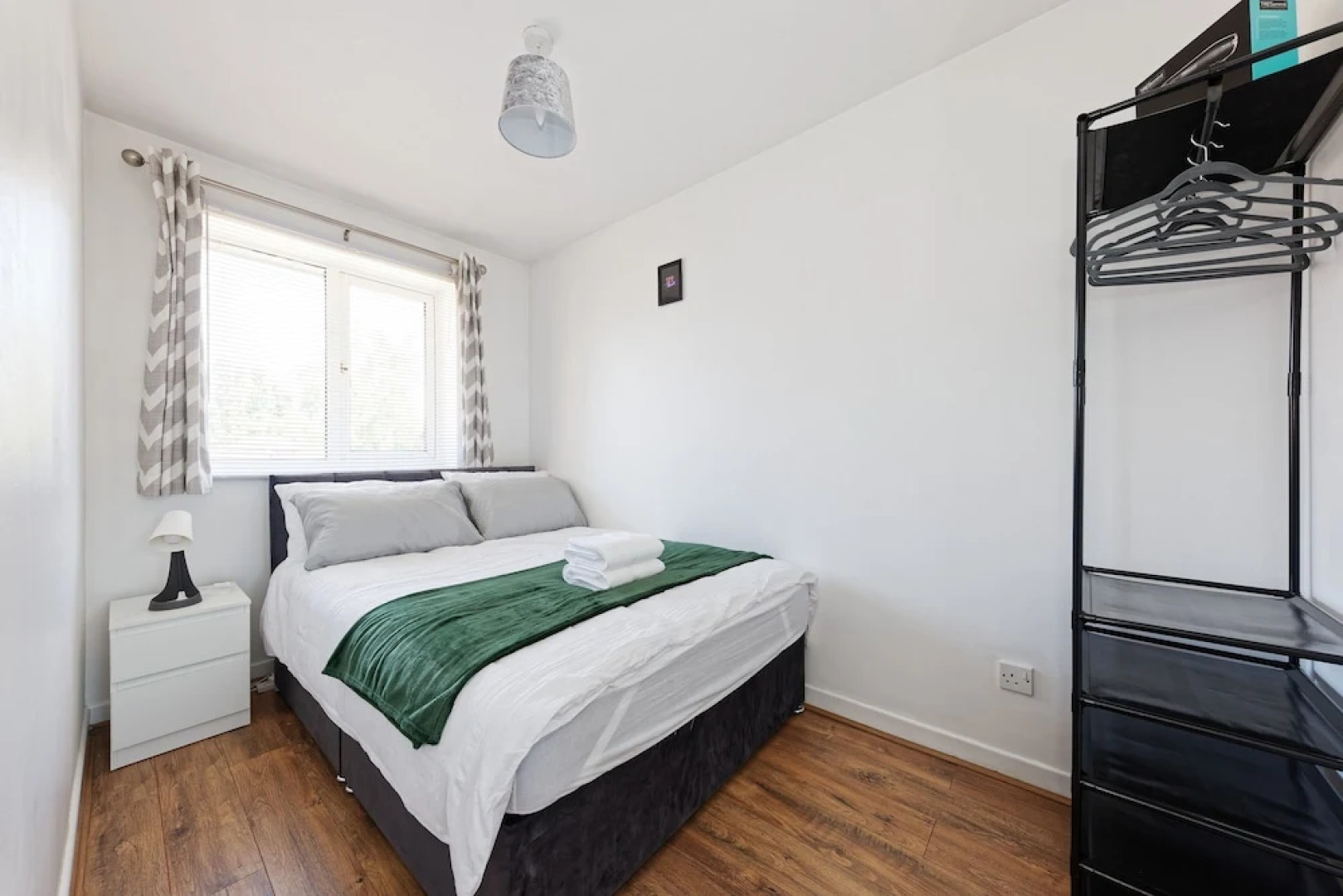 Lovely 2-bed House in Kent - Parking Available