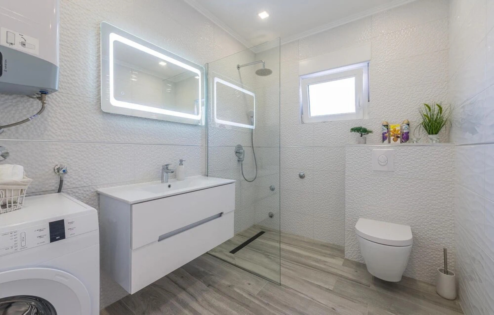 Stunning Home in Vrsi With 5 Bedrooms, Wifi and Outdoor Swimming Pool