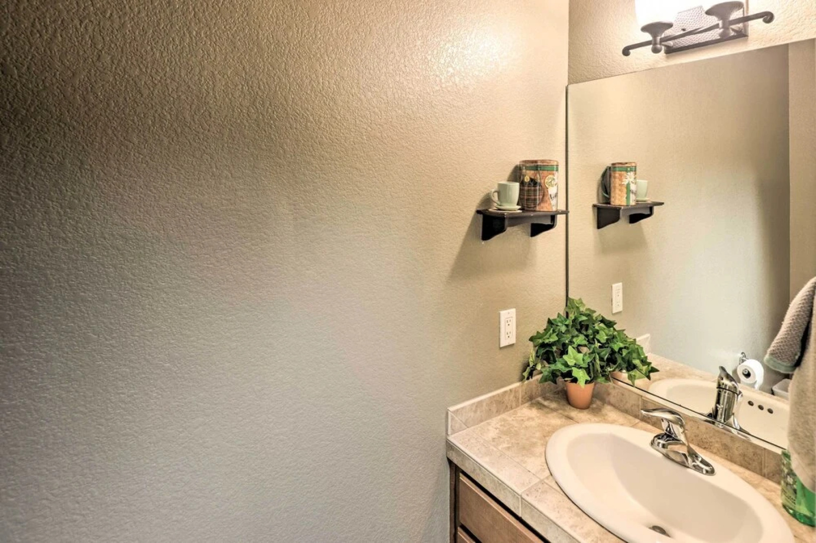 Fort Mohave Home < 8 Mi to Colorado River!