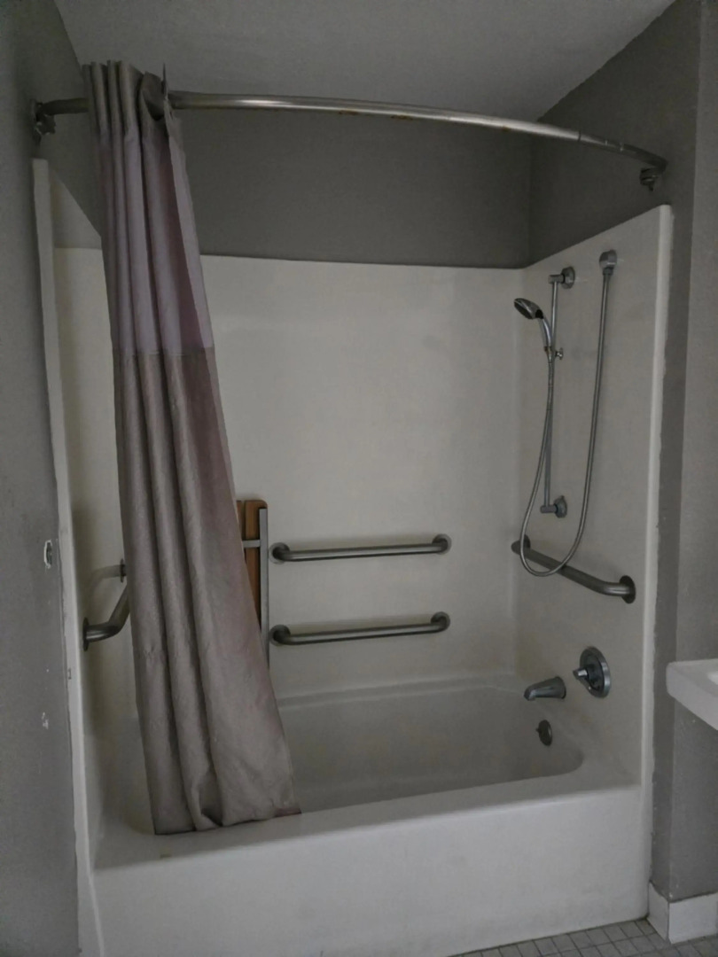 Super 8 by Wyndham Tracy