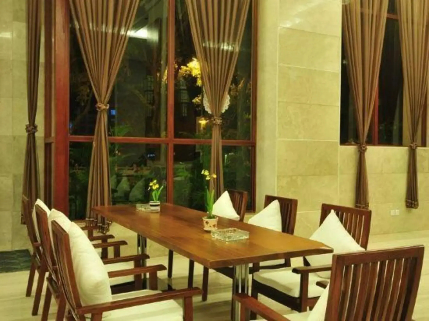 Zhujiang Crystal Hotel