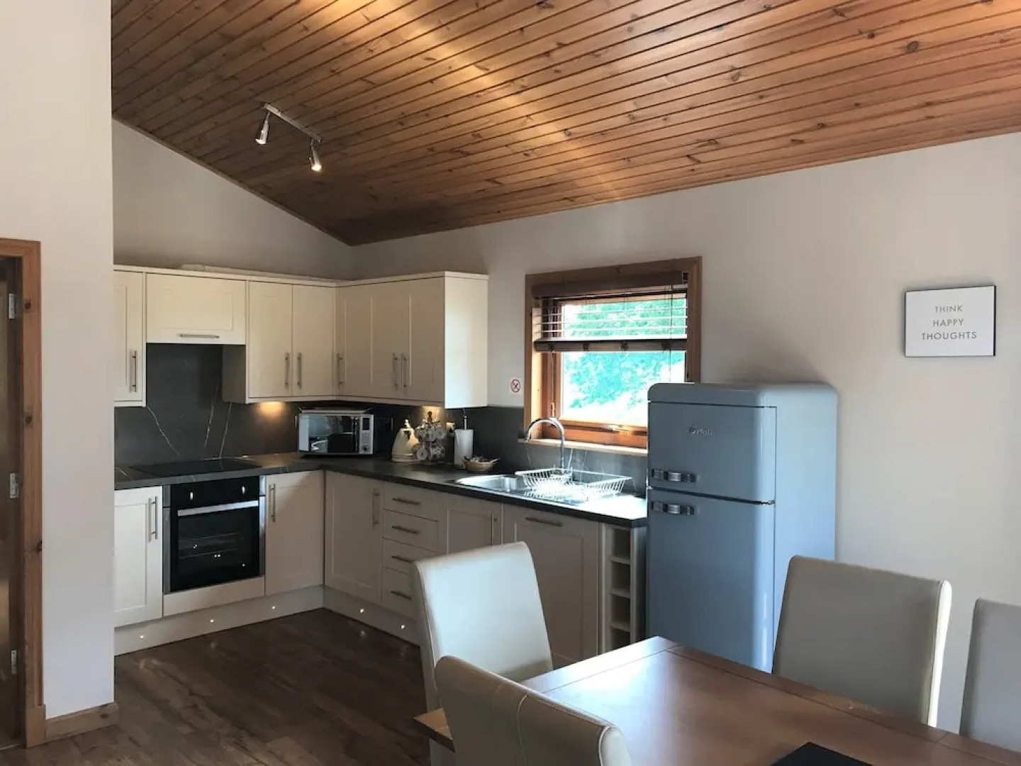 Douglas Fir Lodge With Hot Tub Near Cupar, Fife