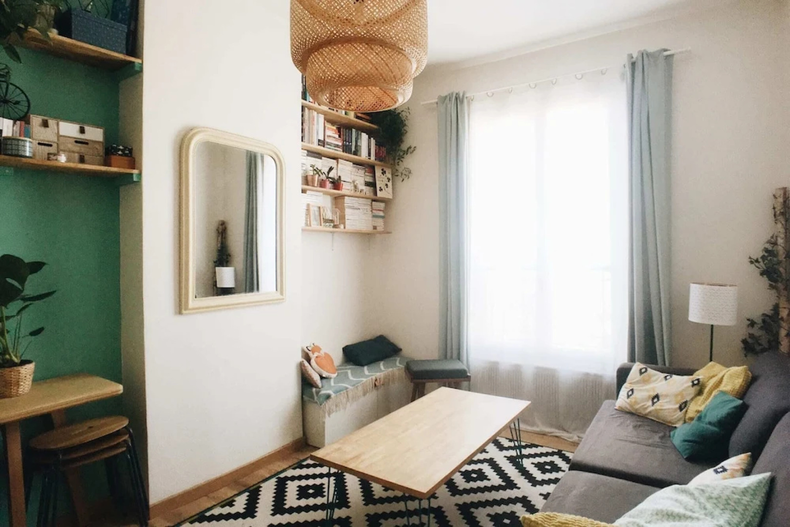 Newly Renovated and Bright Apartment