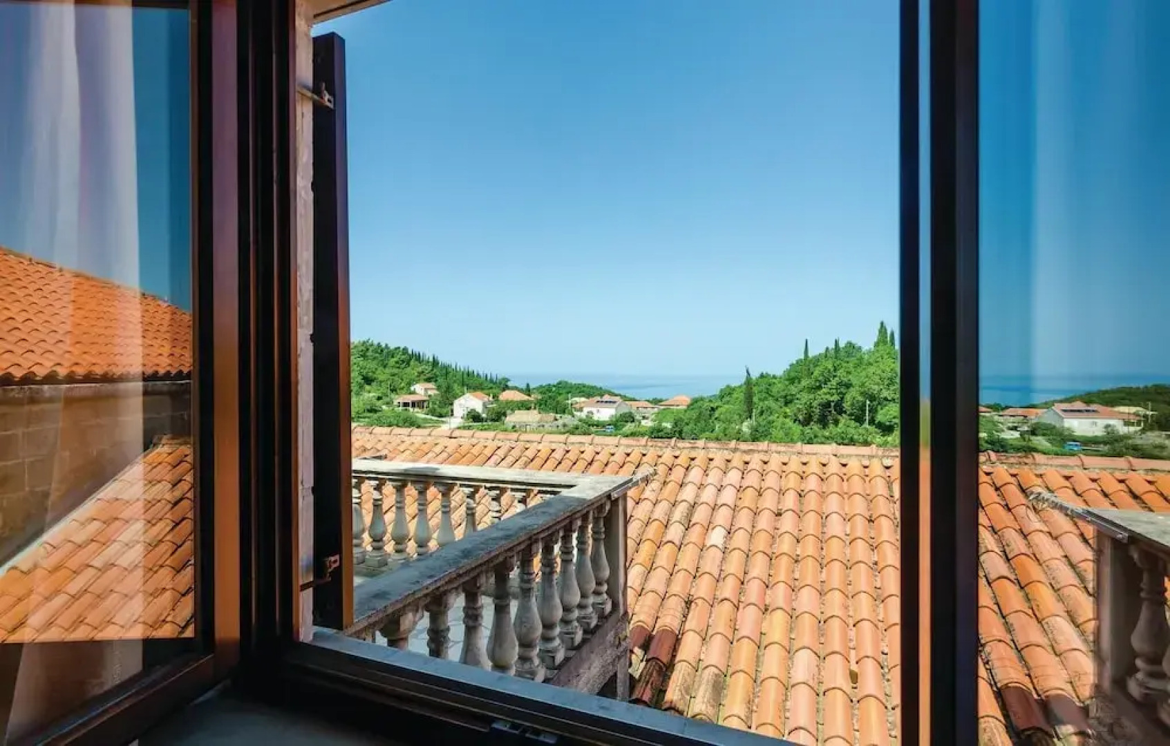 Two-Bedroom Apartment Gruda with an Outdoor Swimming Pool 08