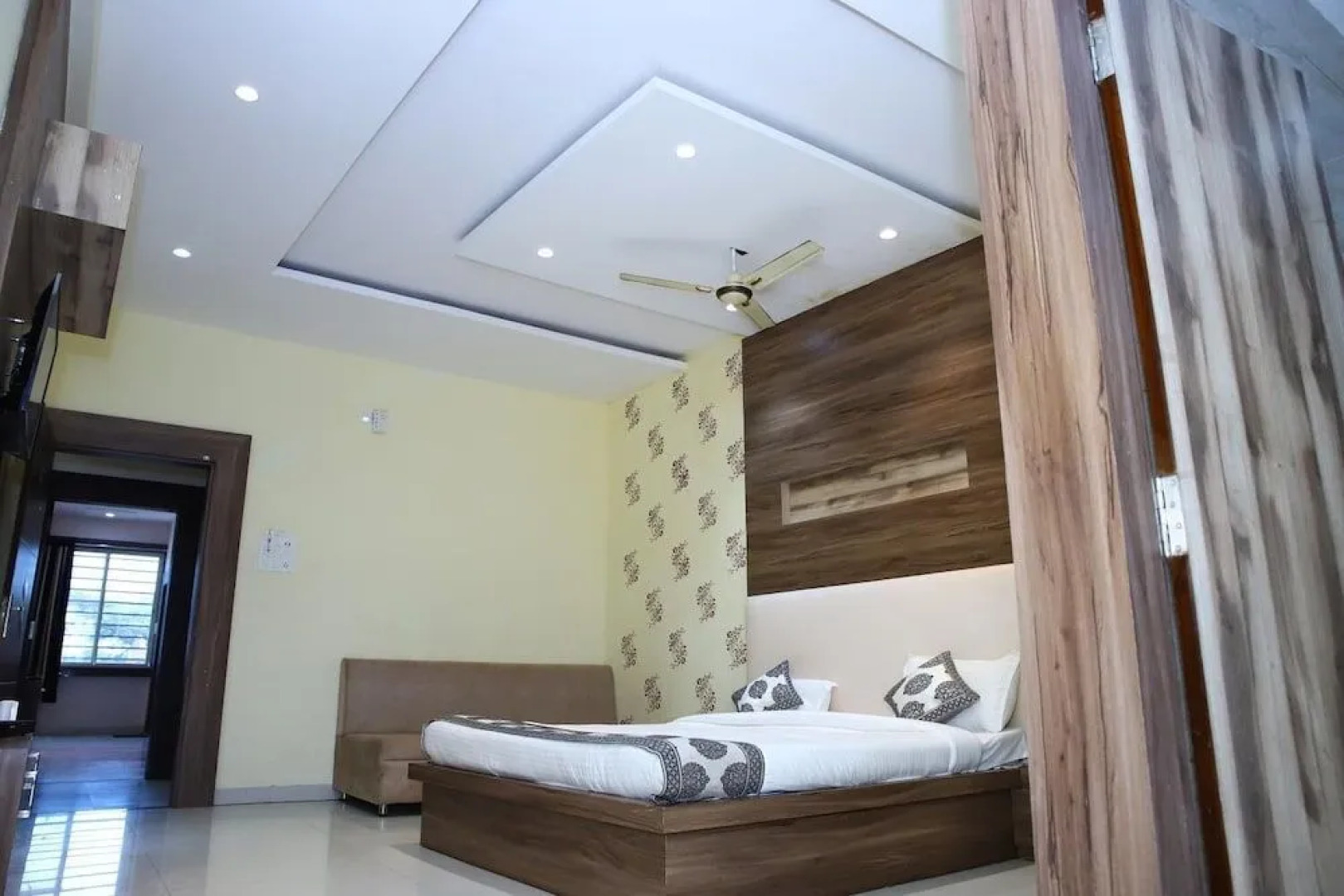 Hotel Tirupati Palace