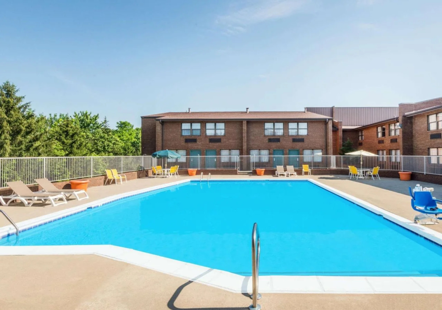 Red Roof Inn Lexington - Hamburg