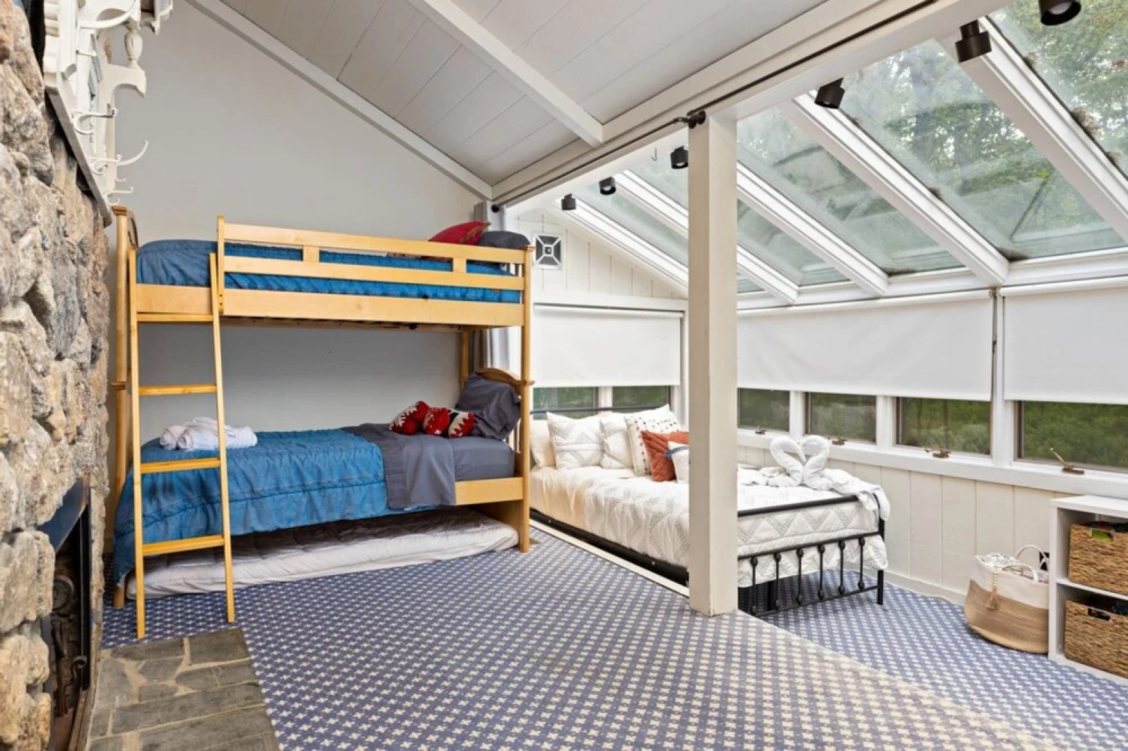 Ski-in out Mountain Home-jacuzzi Sauna Wintergreen