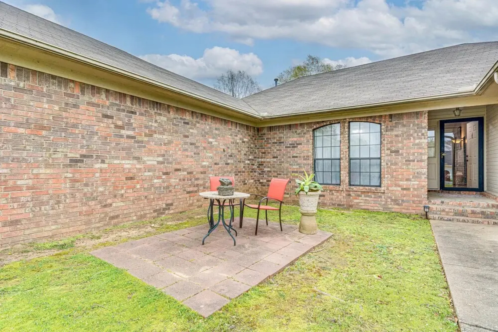 Pet-friendly Conway Home: 1 Mi to Hendrix College!