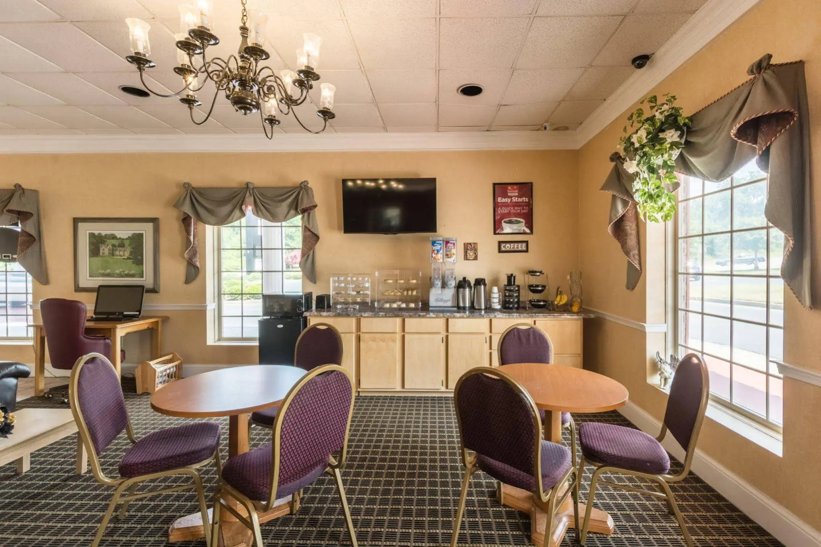 Econo Lodge Inn & Suites