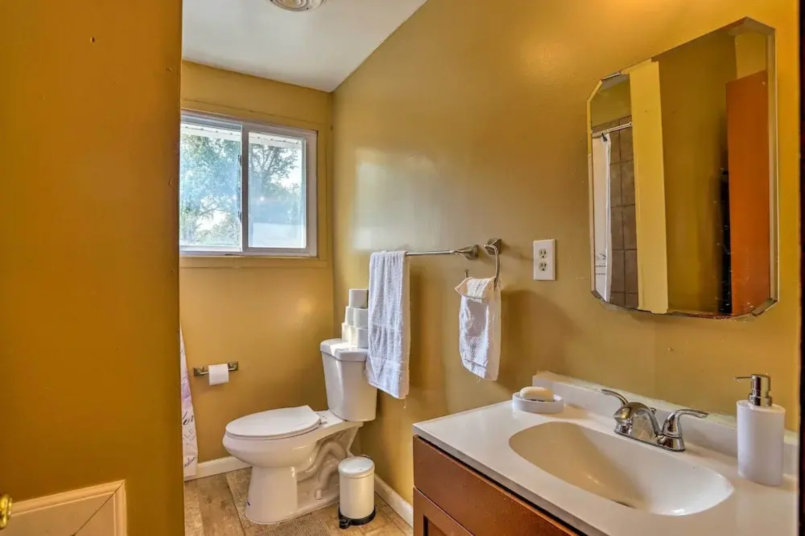 Lovely Royal Oak Unit < 10 Min to Vibrant Downtown