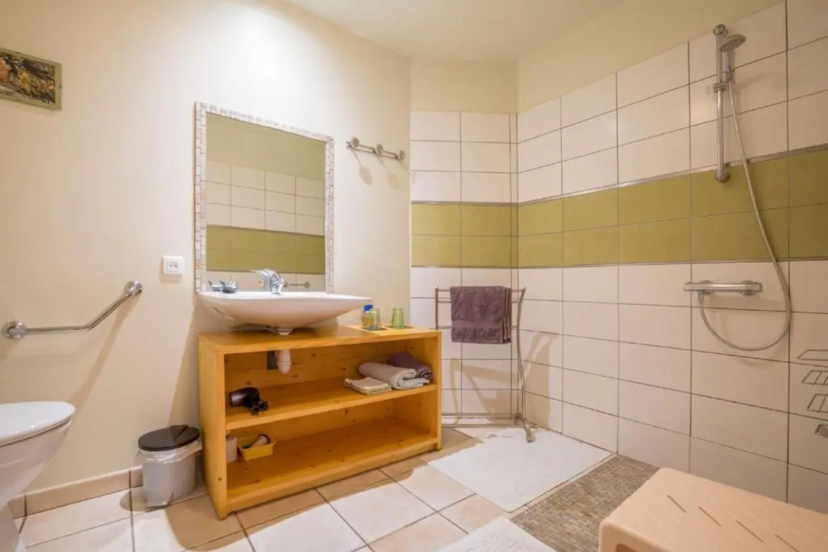 CHAMBRES D'HOTES 2 à 4p ou GITE DE GROUPE 16p, 7 ch, 6 sdb, parc et salle de réception