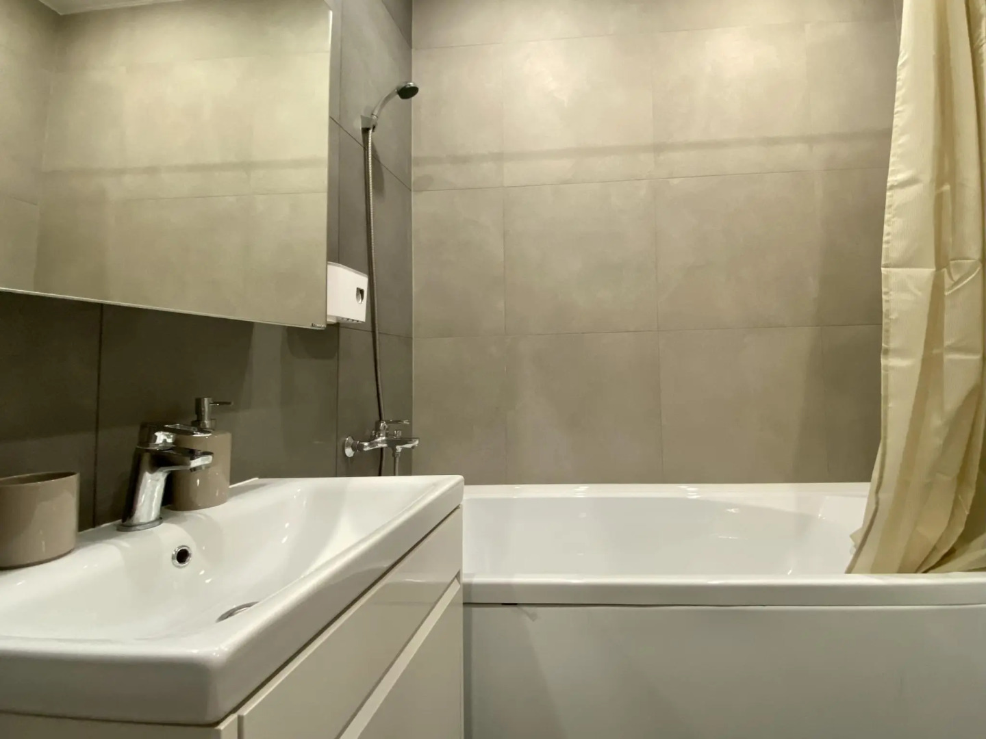 Compass (Компасс) на улице Сергея Джанбровского 5