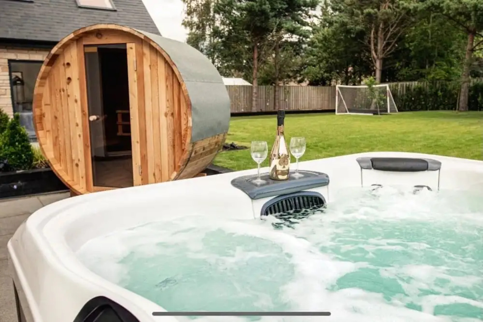 Mono Luxe Villa in Newcastle Upon Tyne