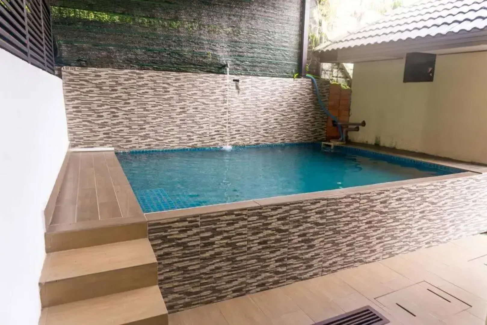 2 Storey Semi-D Homestay Nilai and KLIA, F1 Sepang with Pool