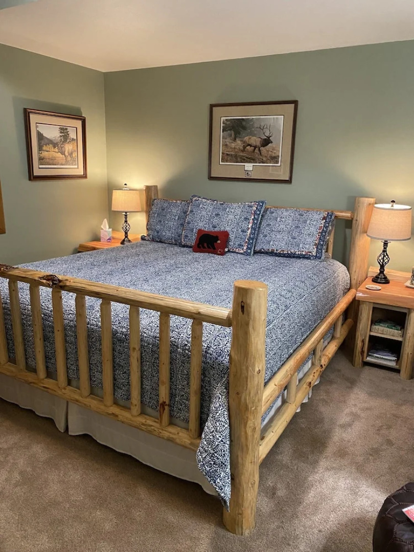 Two Bears Inn Bed & Breakfast