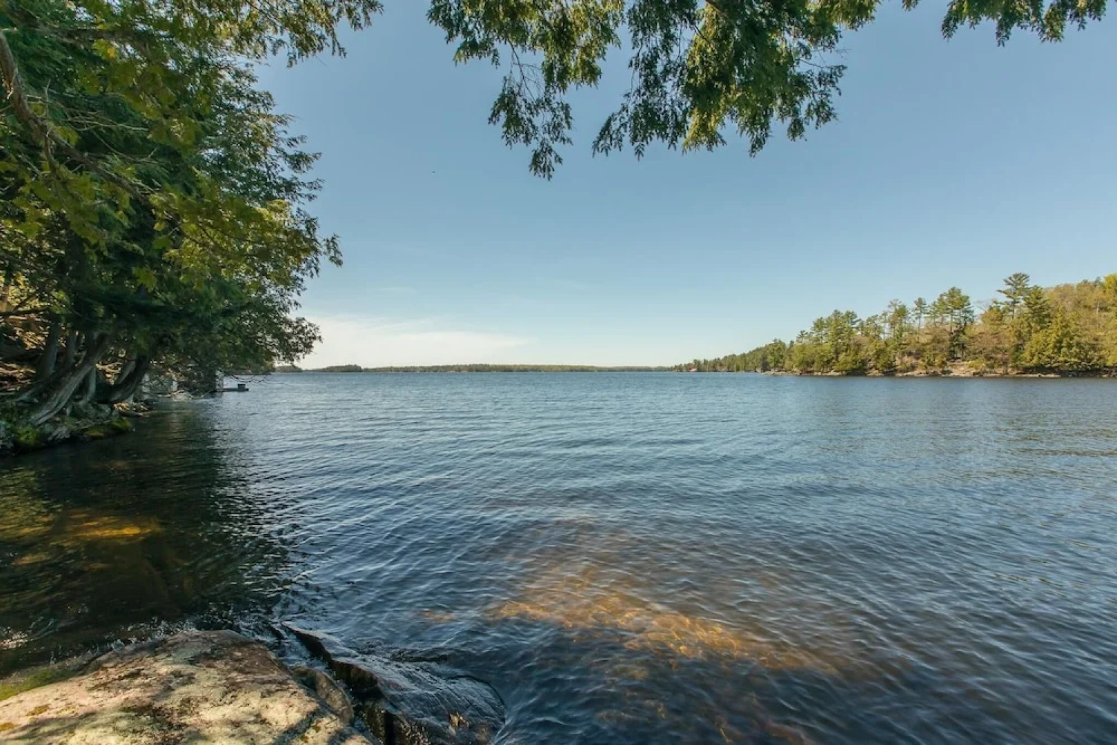 Westview~Beautiful 3 bedroom 1 bath cottage on Lake Rosseau