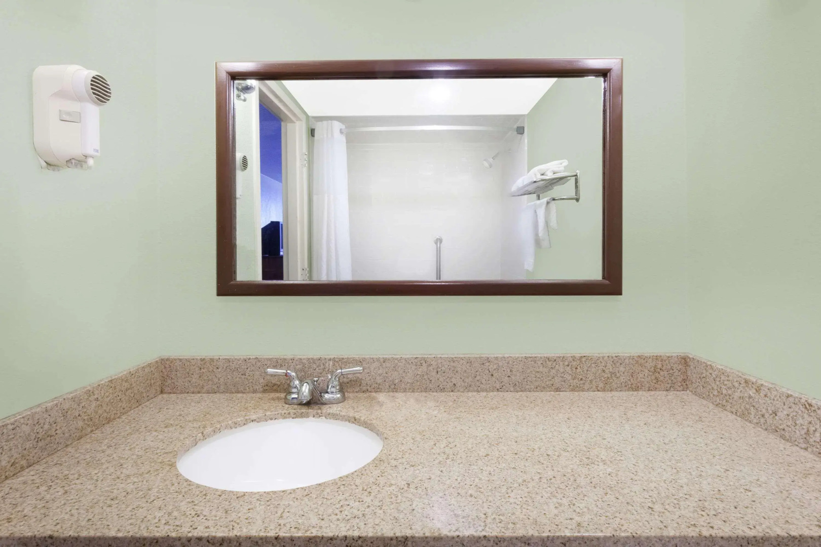 Days Inn & Suites Columbia