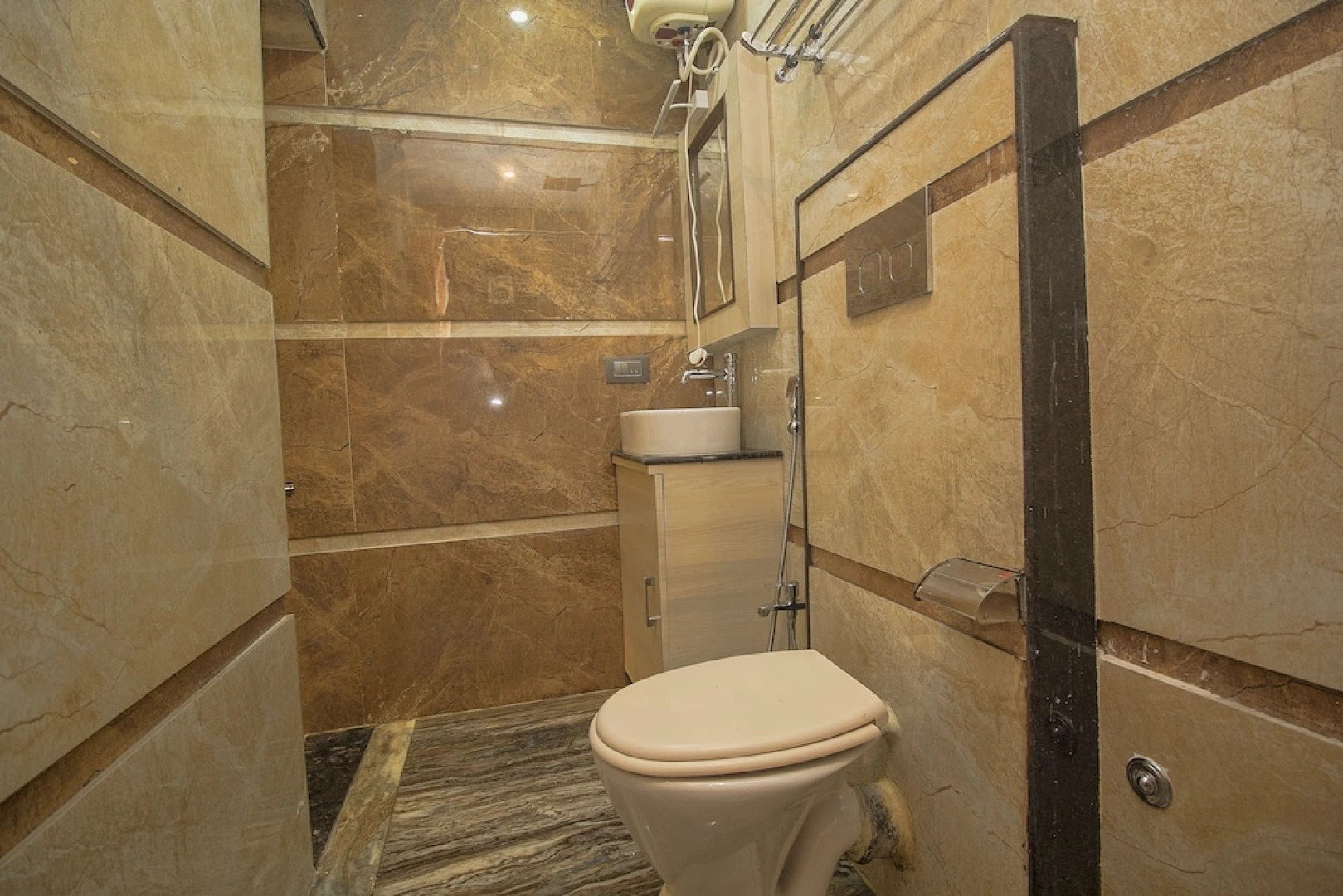 OYO 29258 Hotel Debrani International