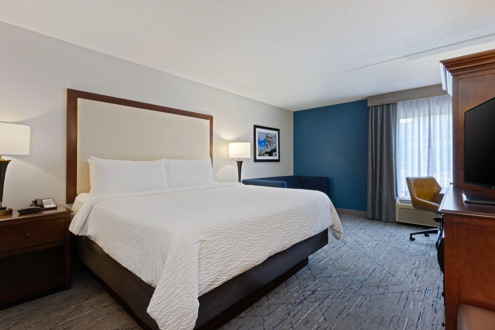 Holiday Inn Express & Suites Cincinnati Riverfront by IHG