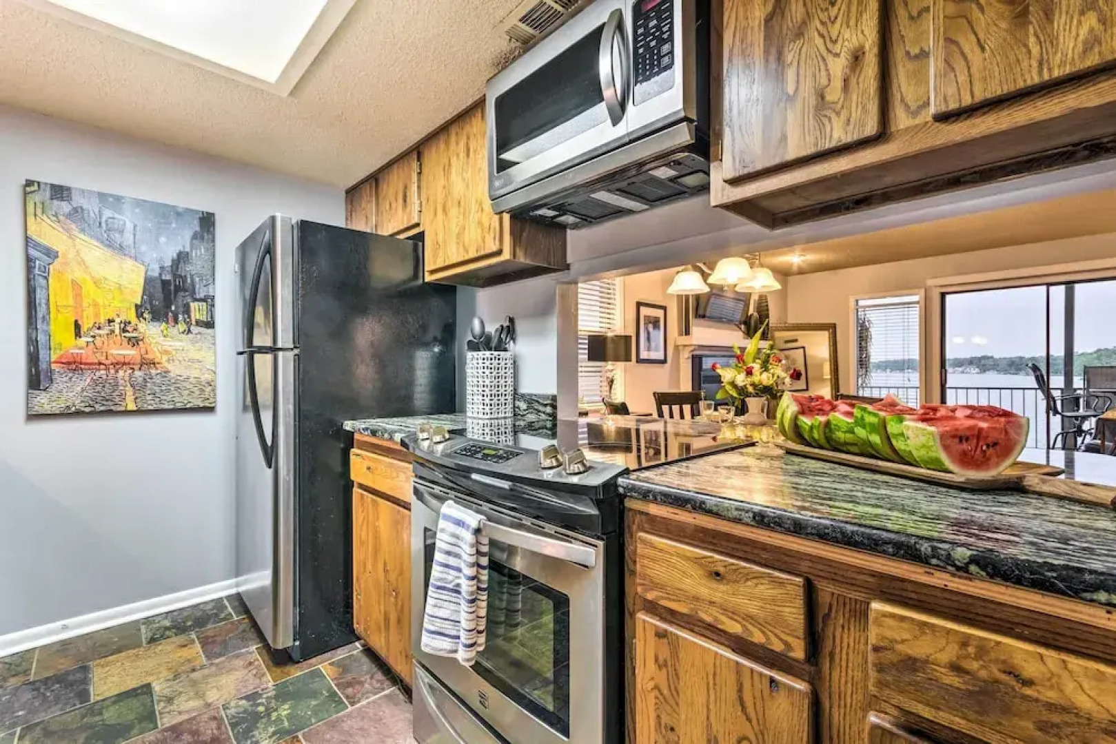 Sunset-view Resort Condo on Lake Hamilton!