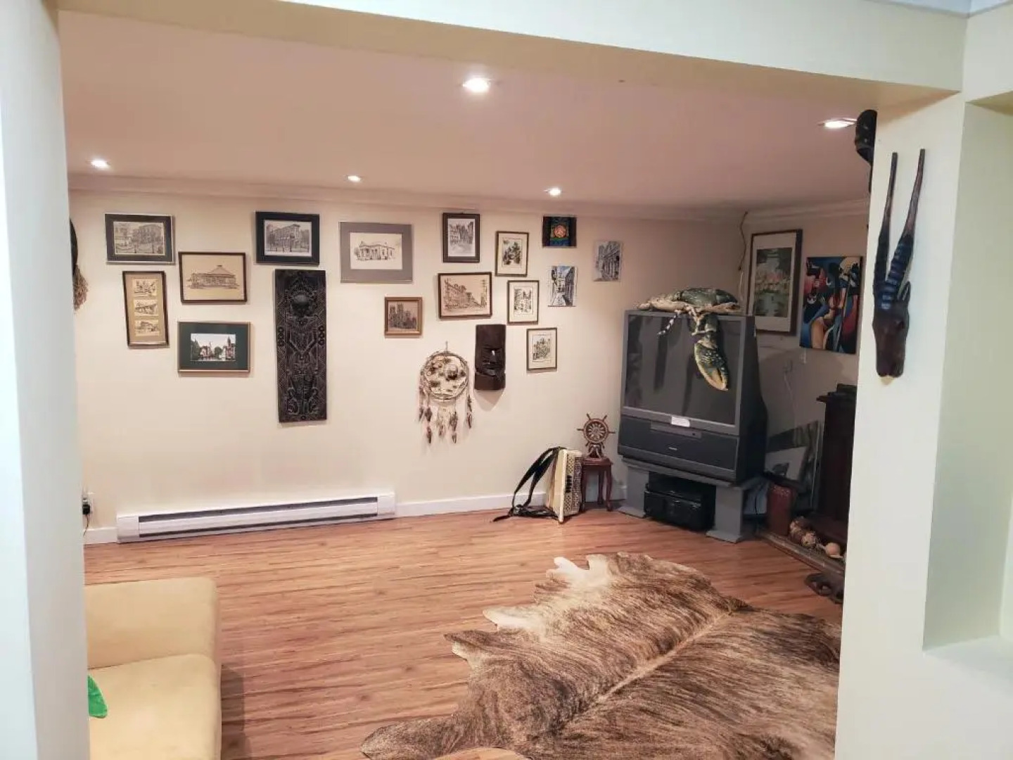 Surrey chic 2 bdrm basement unit