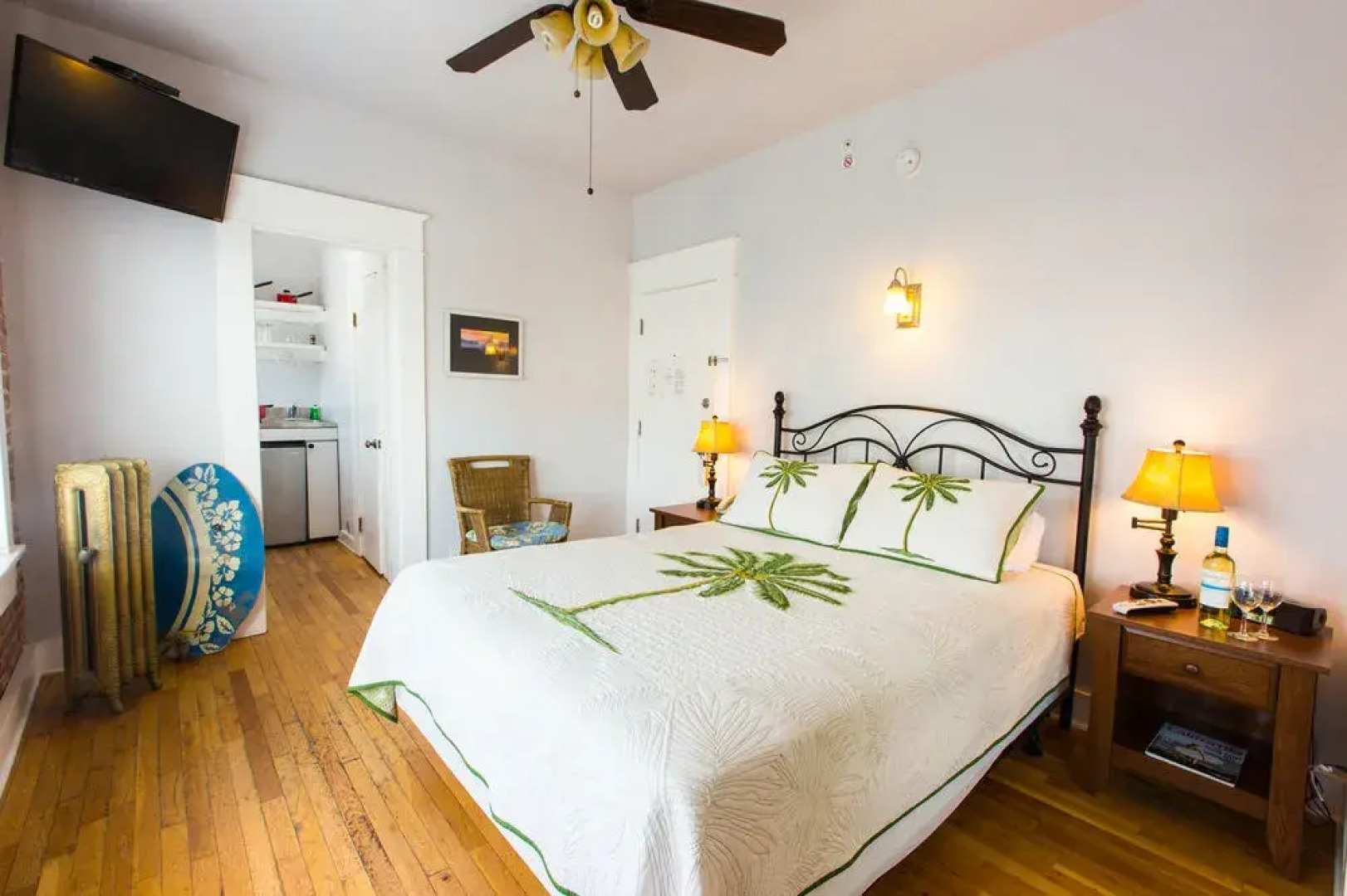 Venice Beach Suites & Hotel