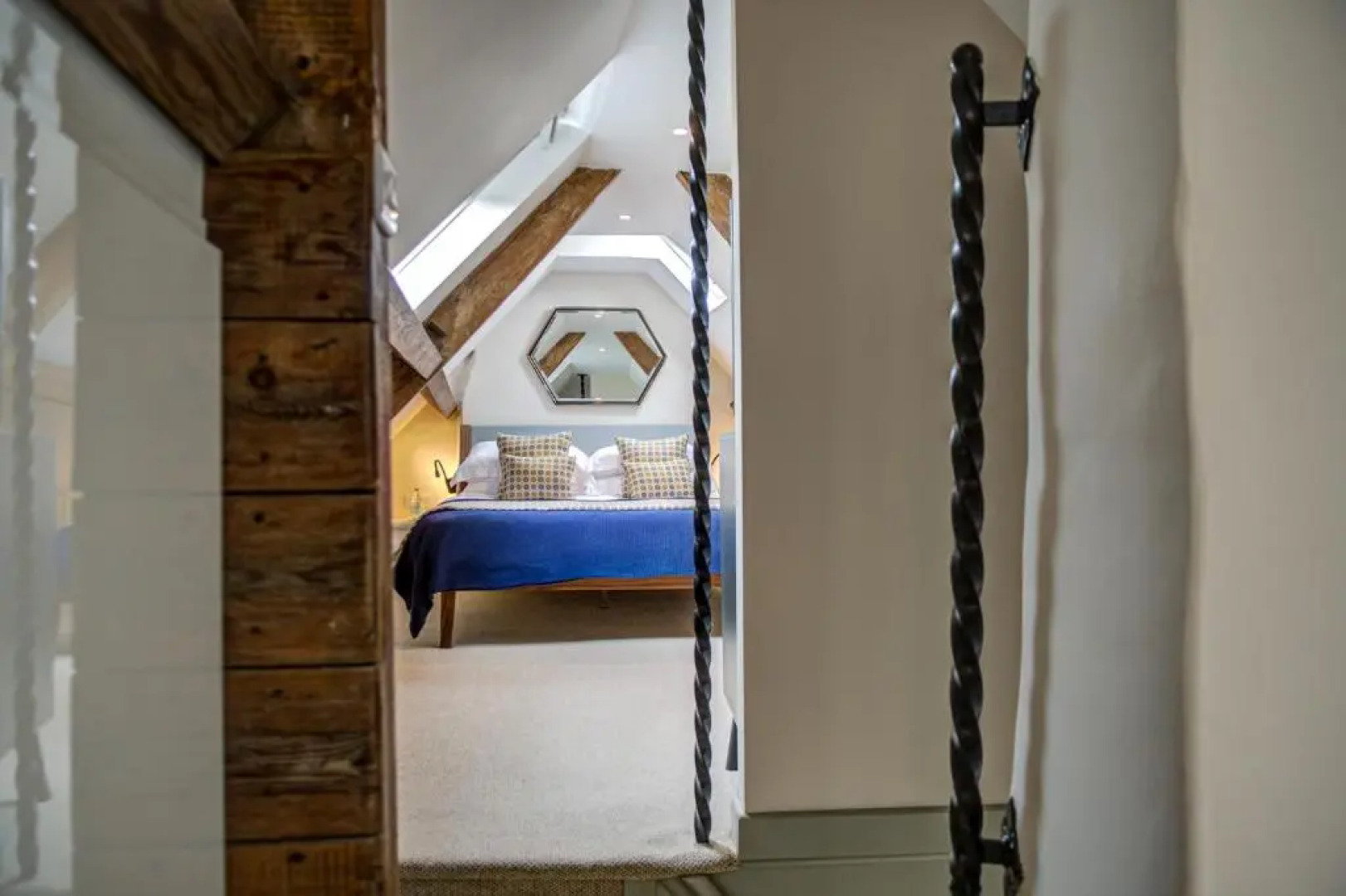 Chic Georgian town house in Cotswold town centre