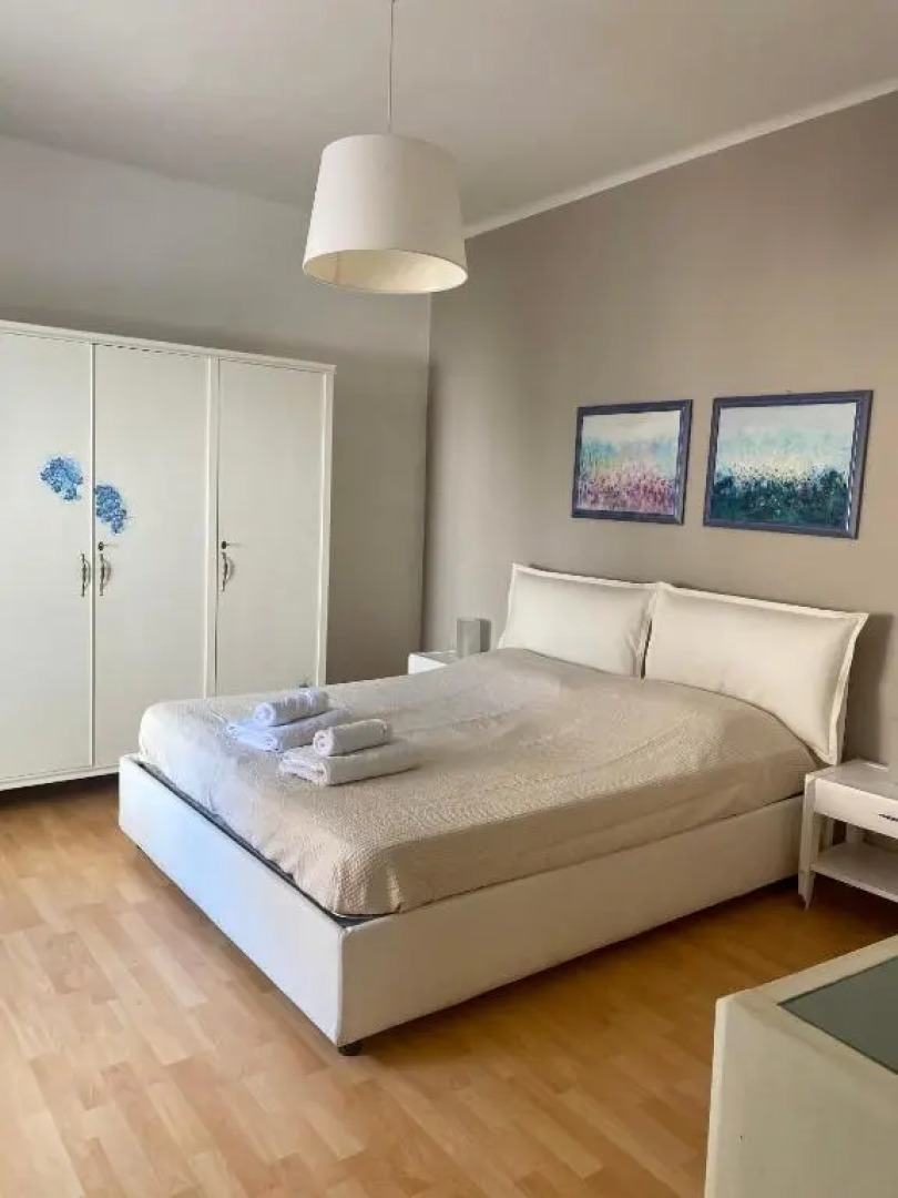 Alexa House front Lake