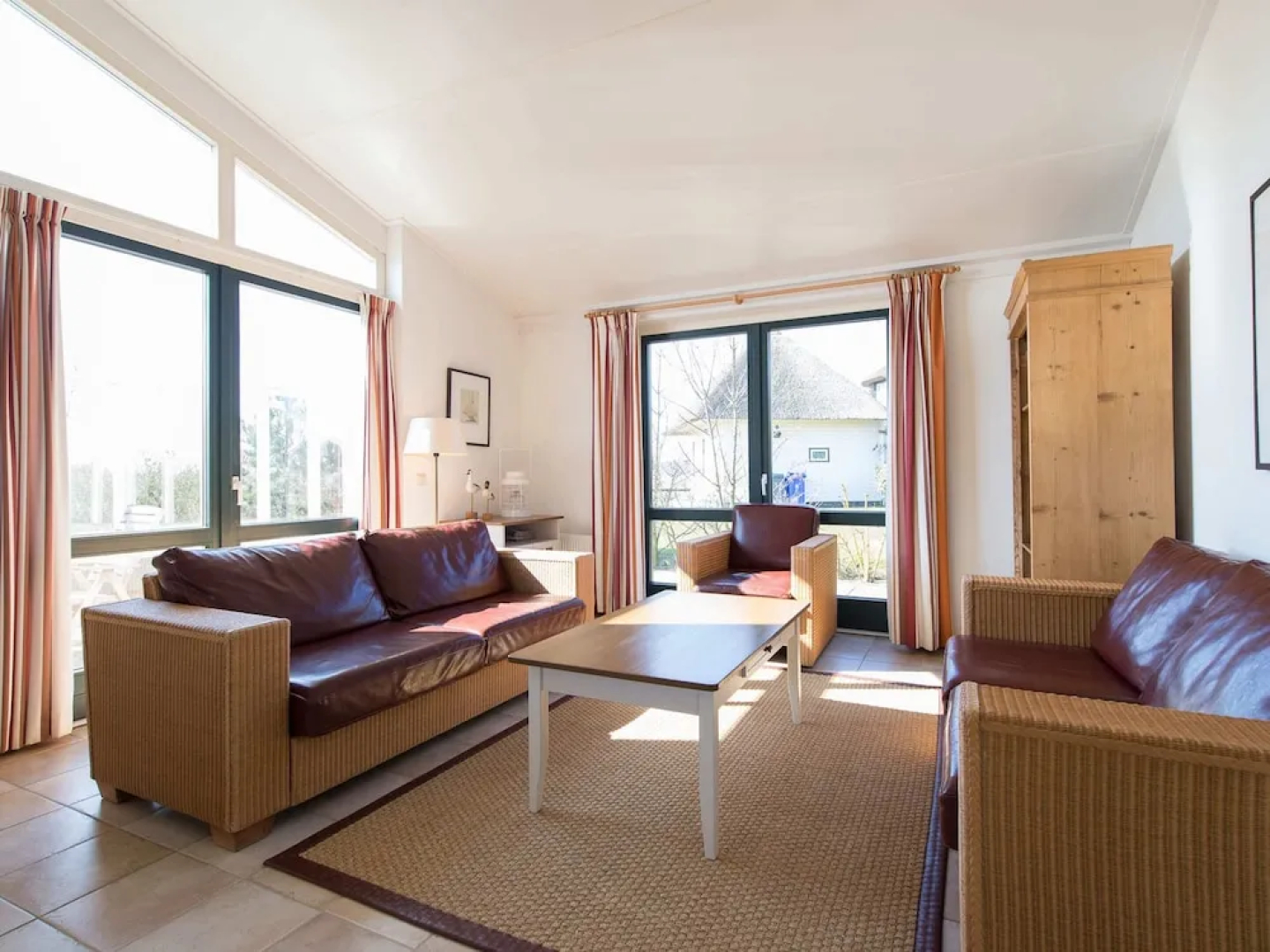 Well-kept Bungalow With Dishwasher Near the Beach