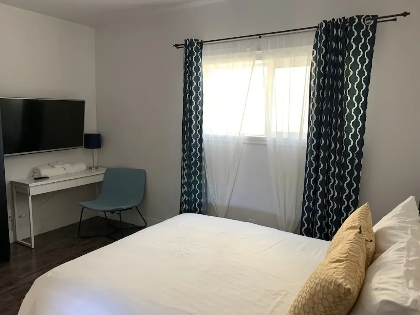 Black Rooster Guesthouse