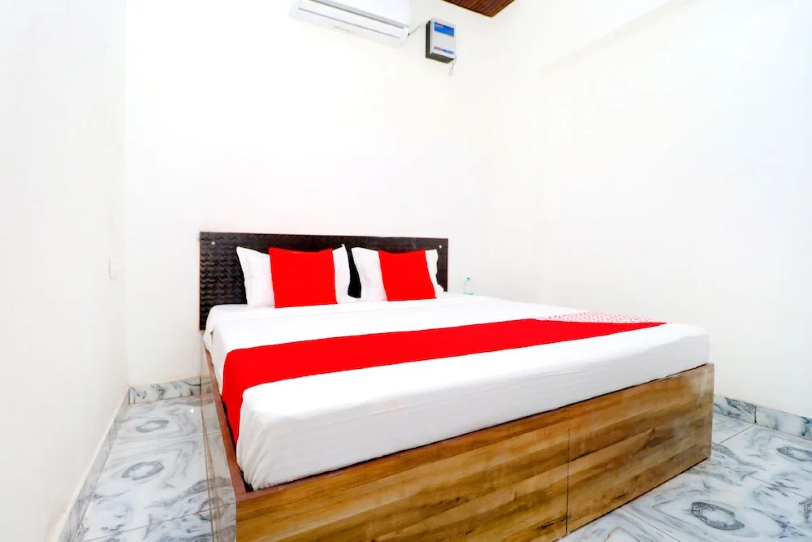 Hotel New Bury by OYO Rooms